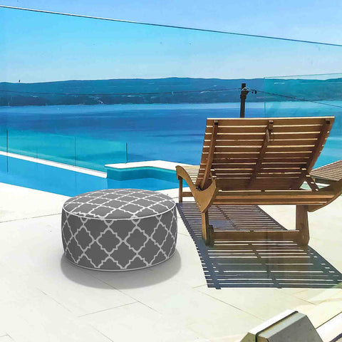 Inflatable Ottoman Geomentry Grey in pool